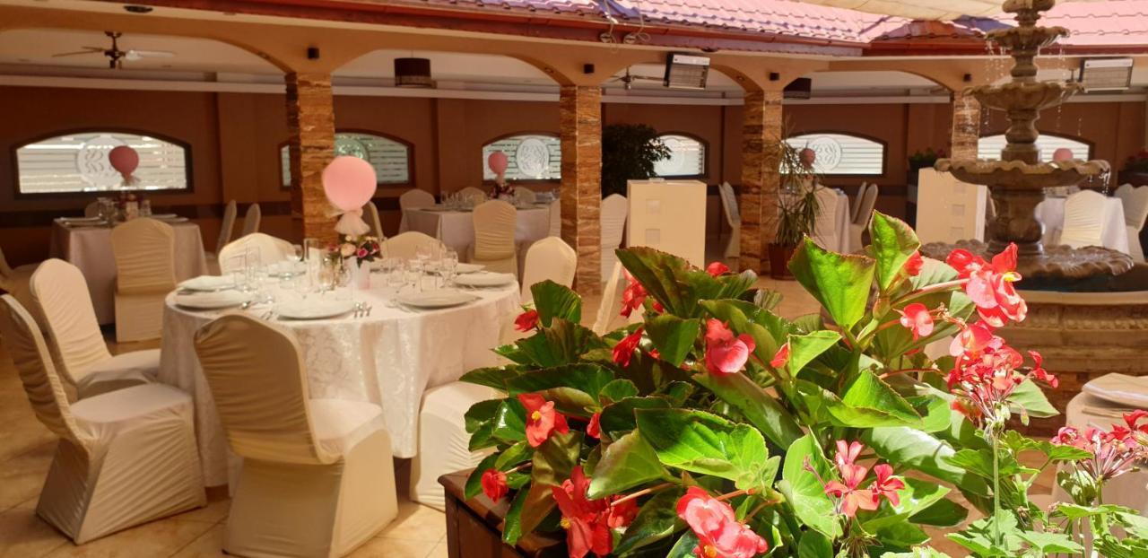 Hotel Bulevard Făgăraş 외부 사진