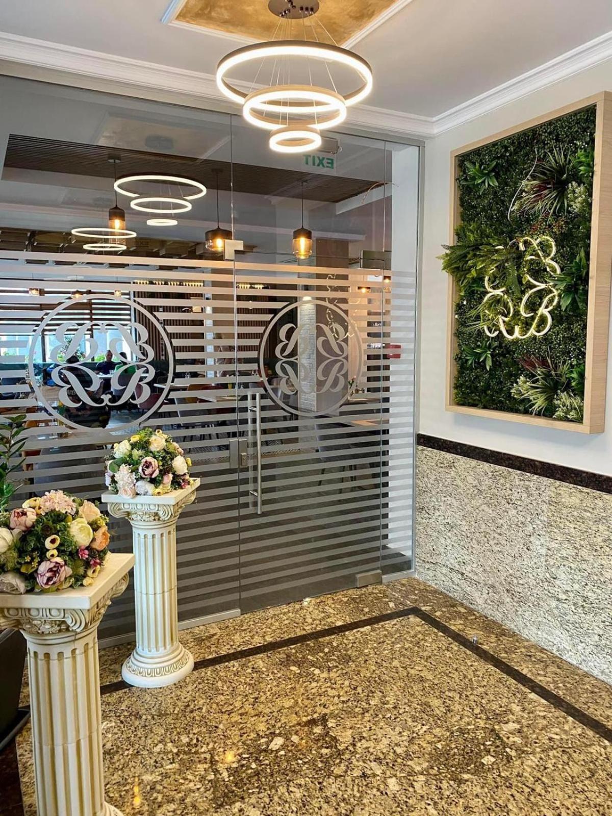Hotel Bulevard Făgăraş 외부 사진